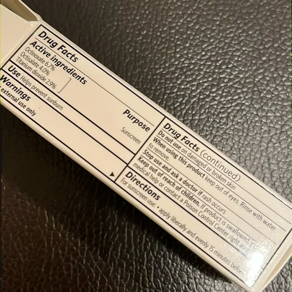 NEW Bobbi Brown Vitamin Enriched Hydrating Skin Tint SPF 15, MINI, GOLDEN 4